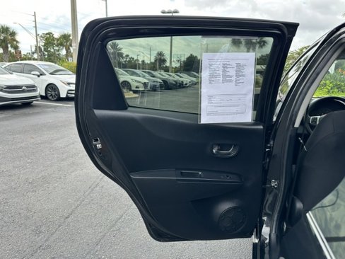 Used 2012 Toyota Yaris L image 39