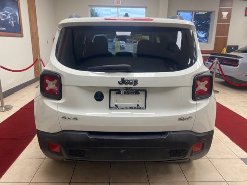 Used 2015 Jeep Renegade Latitude w/ Popular Equipment Group image 4