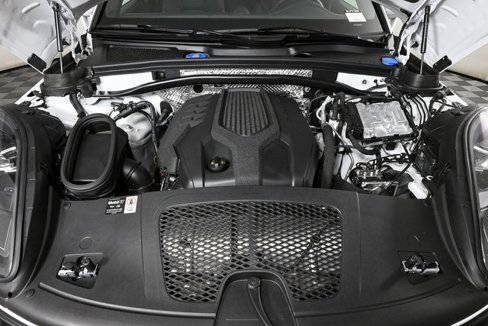 Certified 2025 Porsche Macan image 35