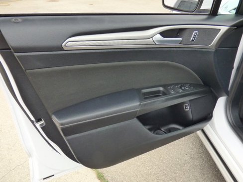 Used 2018 Ford Fusion SE image 27