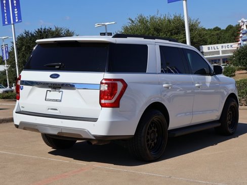 Used 2021 Ford Expedition XLT image 3