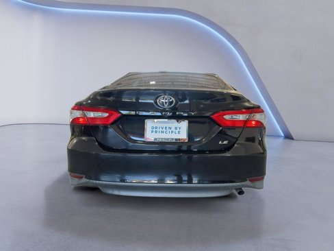 Used 2018 Toyota Camry LE image 6
