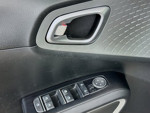 Used 2022 Kia Soul LX image 15