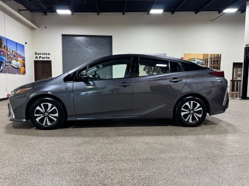 Used 2018 Toyota Prius Prime Premium image 8