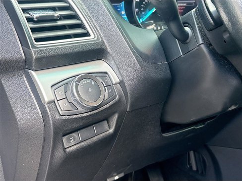 Used 2017 Ford Explorer XLT w/ Equipment Group 202A image 11