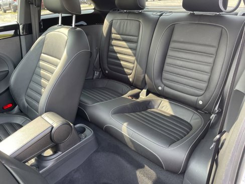 Used 2014 Volkswagen Beetle TDI image 27