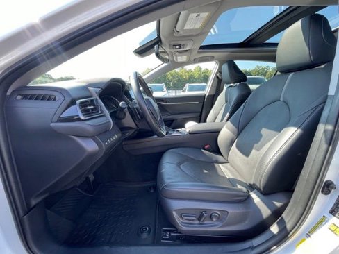 Used 2022 Toyota Camry XSE image 19