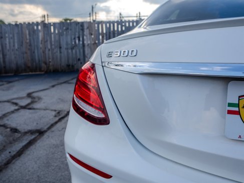 Used 2017 Mercedes-Benz E 300 4MATIC image 10