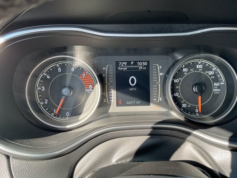 Used 2019 Jeep Cherokee Latitude Plus w/ Comfort/Convenience Group image 18