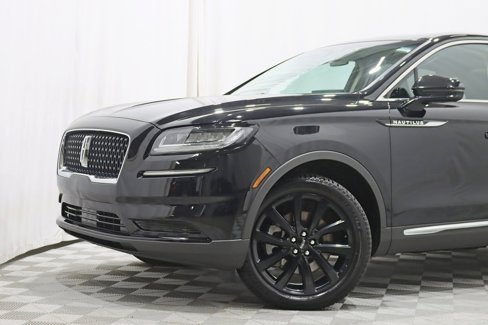 Used 2022 Lincoln Nautilus Reserve w/ Monochromatic Package image 2