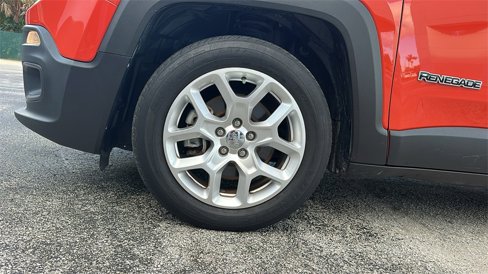 Used 2017 Jeep Renegade Latitude w/ Safety & Security Group image 11