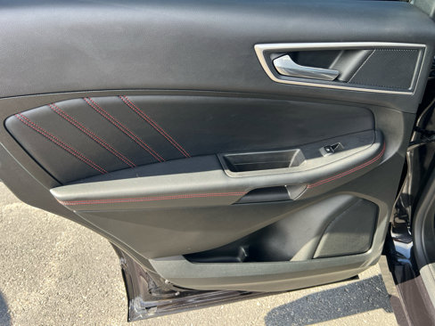 Used 2022 Ford Edge ST-Line image 16