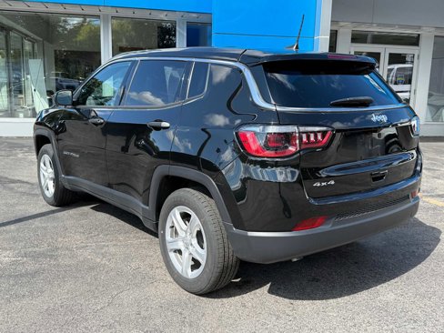 Used 2023 Jeep Compass Sport image 7
