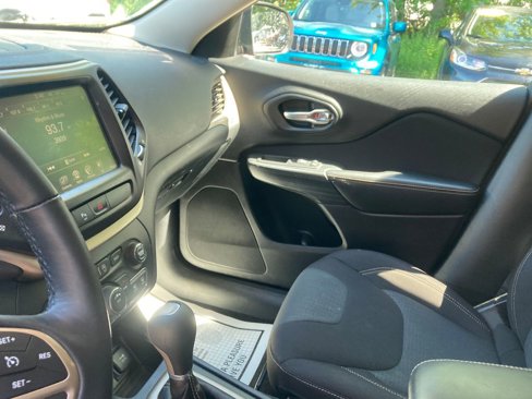 Used 2016 Jeep Cherokee Latitude w/ Safety/Convenience Group image 16