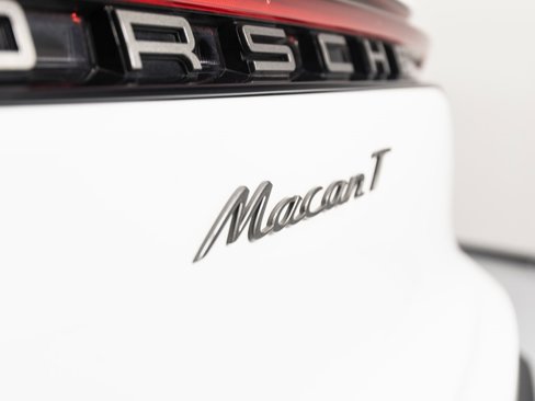 Certified 2025 Porsche Macan Turbo image 16