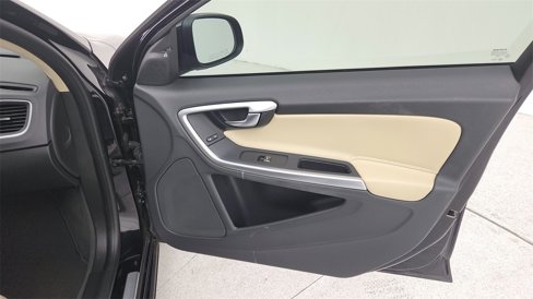 Used 2018 Volvo S60 T5 Inscription w/ Technology Package image 35