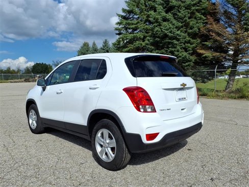 Used 2022 Chevrolet Trax LS w/ Tint and Cruise Package image 5