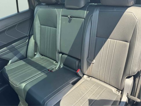Certified 2022 Volkswagen Tiguan SE R-Line image 31