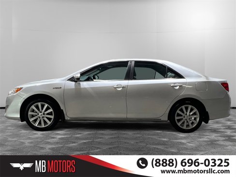 Used 2014 Toyota Camry XLE image 9