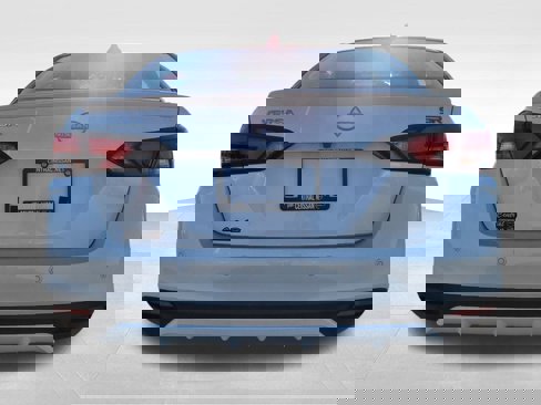 New 2025 Nissan Versa SR w/ Trunk Package image 5