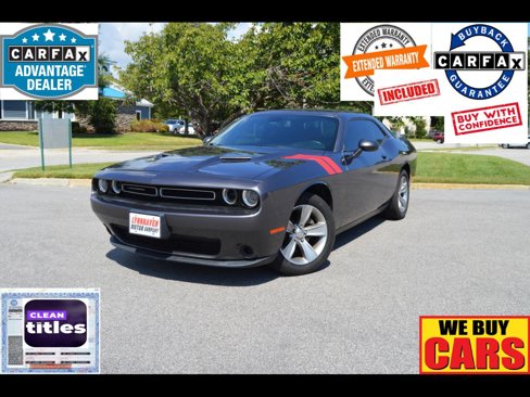 Used 2019 Dodge Challenger SXT image 1