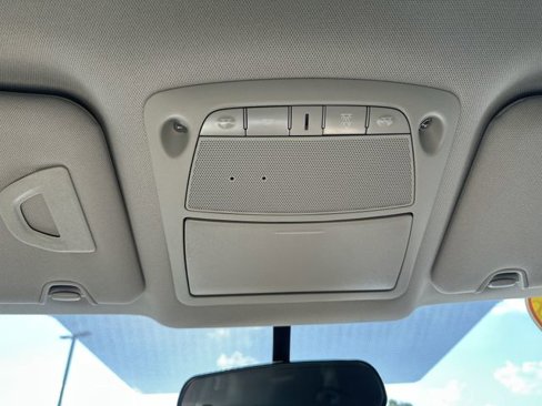 Used 2018 Nissan Rogue SV w/ Premium Package image 16