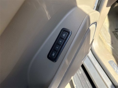 Used 2017 Chevrolet Suburban Premier image 25