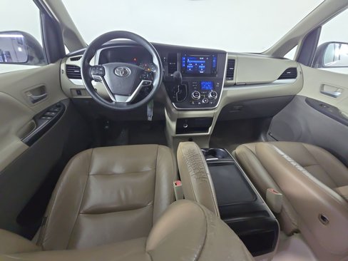 Used 2016 Toyota Sienna LE image 13