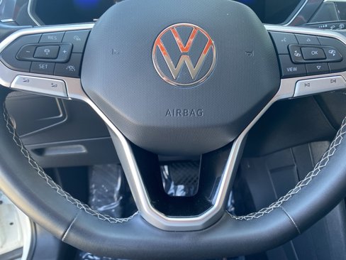 Certified 2022 Volkswagen Tiguan SE image 17