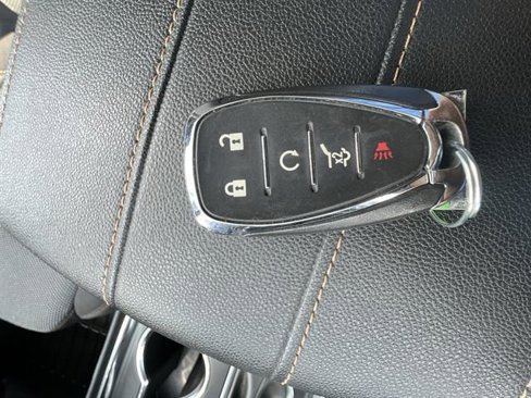 Used 2021 Chevrolet Traverse LT image 40
