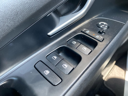 Certified 2023 Hyundai Elantra Limited w/ Preferred Accessory Package image 21