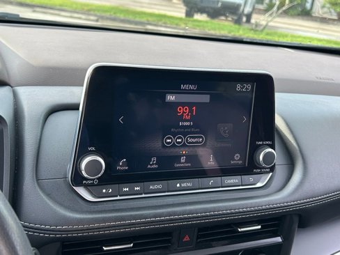 Used 2023 Nissan Rogue S image 41