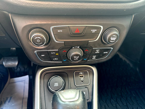 Used 2019 Jeep Compass Latitude image 19