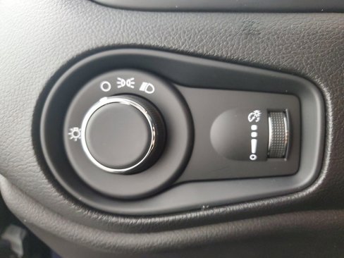 Used 2021 Jeep Renegade Sport w/ Sport Appearance Group image 26