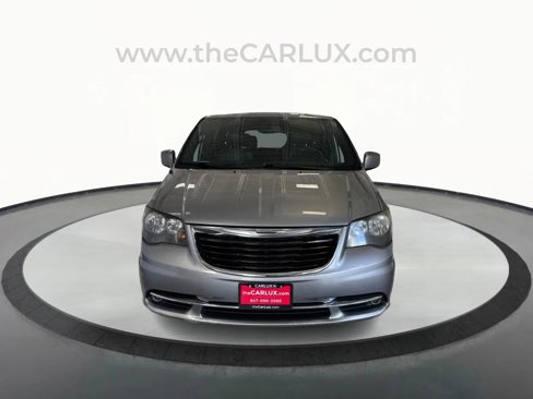 Used 2014 Chrysler Town & Country S image 2