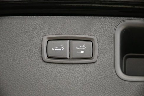 Certified 2023 Porsche Macan image 57