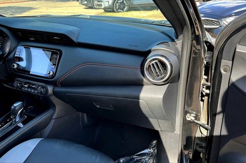 Used 2021 Nissan Kicks SR w/ SR Premium Package image 17