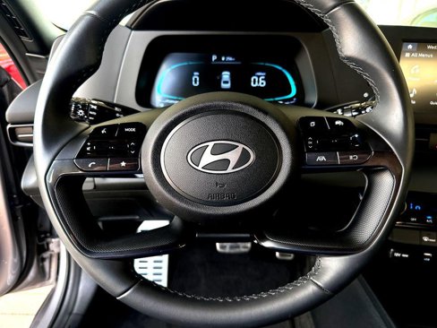 Used 2025 Hyundai Elantra Sport image 15