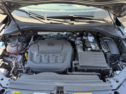 Used 2024 Volkswagen Tiguan SE R-Line image 18