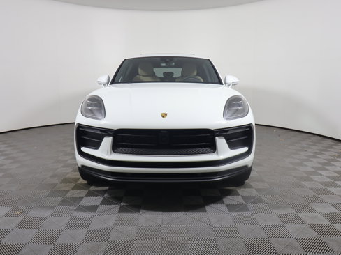 New 2025 Porsche Macan image 10