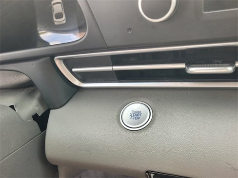 Used 2021 Hyundai Elantra SEL image 25