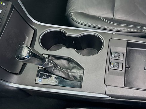 Used 2017 Toyota Camry XLE image 16