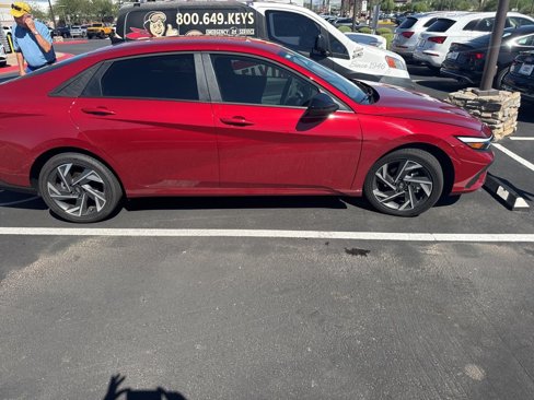 Used 2025 Hyundai Elantra SEL image 4