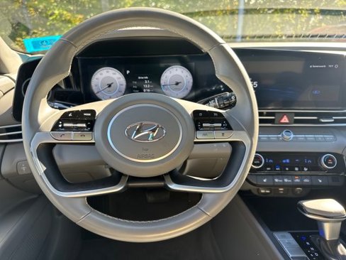 Used 2023 Hyundai Elantra SEL w/ Convenience Package image 19