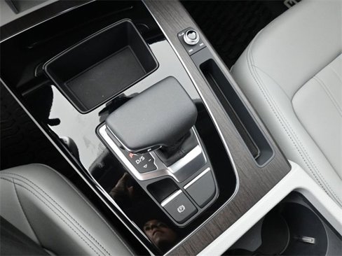 Used 2024 Audi Q5 2.0T Premium image 19