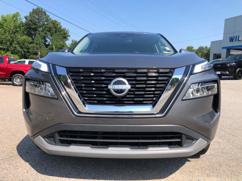 Used 2023 Nissan Rogue SV image 2
