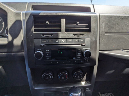 Used 2010 Jeep Liberty Sport image 17