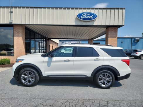 Used 2022 Ford Explorer XLT w/ Equipment Group 202A image 1