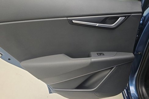 Used 2024 Kia Niro EX Touring image 28