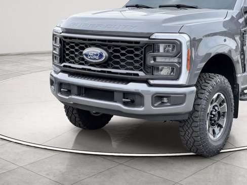 Used 2023 Ford F250 Lariat w/ Tremor Off-Road Package image 4